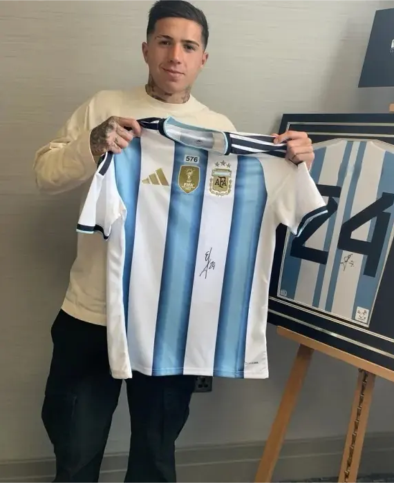 i5898tl_-_enzo_fernandez_front_signed_argentina_2026_home_shirt_copy_1